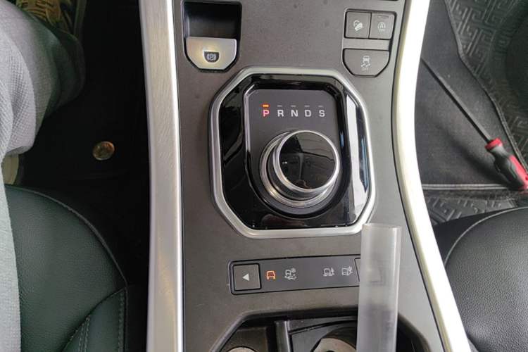 Used Land Rover Range Evoque 2018 240 PS SE Smart Brilliance Edition Gear Lever