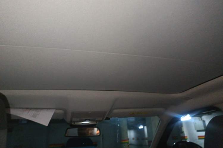 Used Land Rover Range Evoque 2018 240 PS SE Smart Brilliance Edition Headliner
