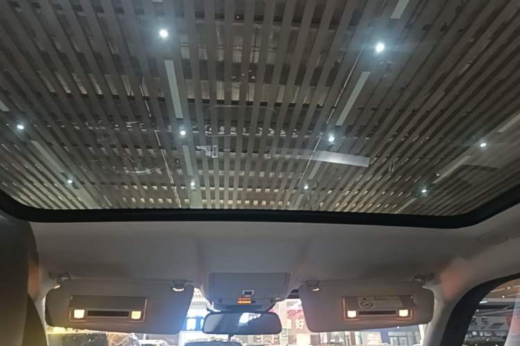 Used Land Rover Range Evoque 2018 240 PS SE Smart Brilliance Edition Headliner