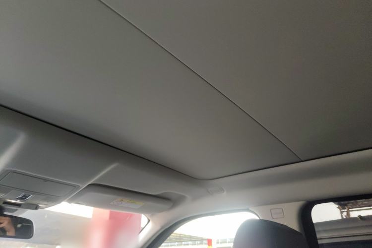 Used Land Rover Range Evoque 2018 240 PS SE Smart Brilliance Edition Headliner