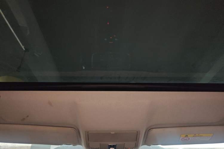 Used Land Rover Range Evoque 2018 240 PS SE Smart Brilliance Edition Headliner