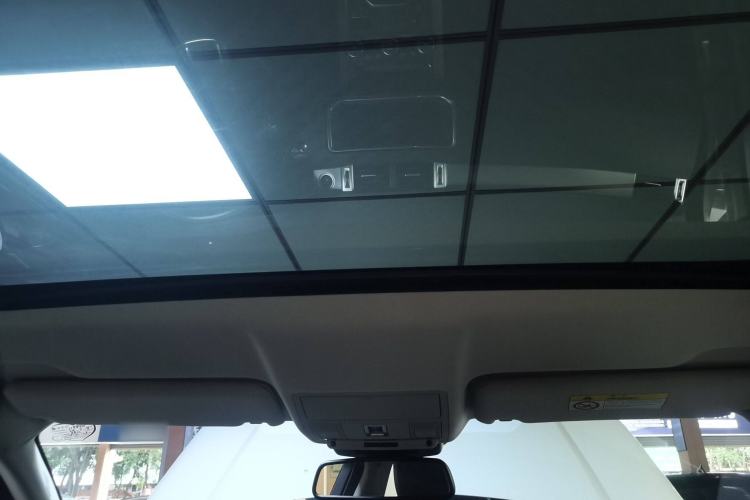 Used Land Rover Range Evoque 2018 240 PS SE Smart Brilliance Edition Headliner