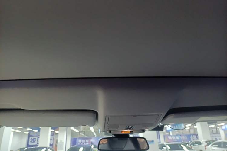 Used Land Rover Range Evoque 2018 200PS PURE New Fashion Edition Headliner