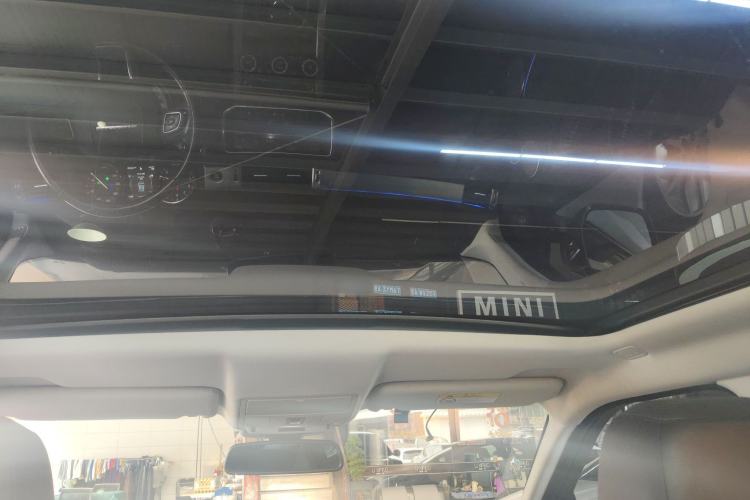 Used Land Rover Range Evoque 2018 240 PS SE Smart Brilliance Edition Headliner