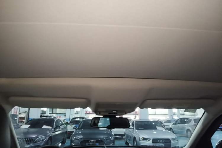 Used Land Rover Range Evoque 2018 240 PS SE Smart Brilliance Edition Headliner