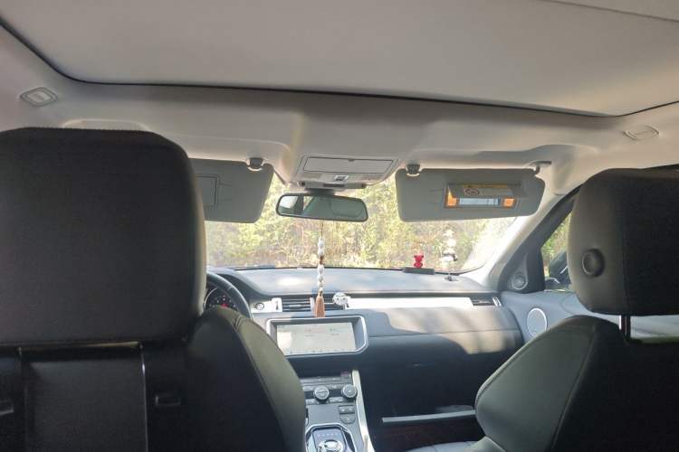 Used Land Rover Range Evoque 2018 240 PS SE Smart Brilliance Edition Headliner