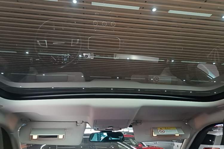 Used Land Rover Range Evoque 2018 240 PS SE Smart Brilliance Edition Headliner