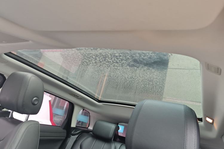 Used Land Rover Range Evoque 2018 240 PS SE Smart Brilliance Edition Headliner