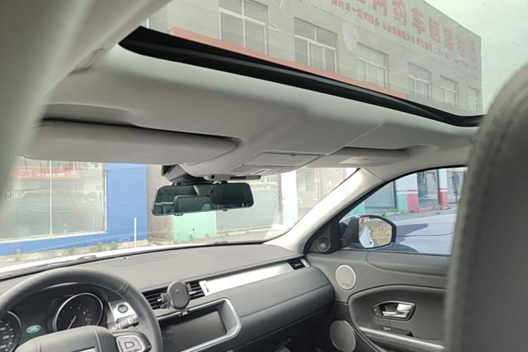 Used Land Rover Range Evoque 2018 240 PS SE Smart Brilliance Edition Headliner
