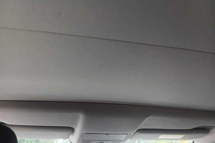 Used Land Rover Range Evoque 2018 240 PS SE Smart Brilliance Edition Headliner