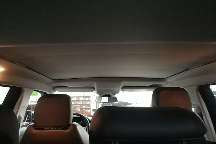 Used Land Rover Range Evoque 2018 240 PS SE Smart Brilliance Edition Headliner