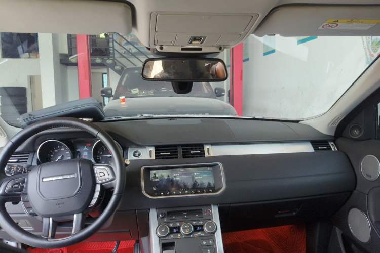Used Land Rover Range Evoque 2018 240 PS SE Smart Brilliance Edition Headliner