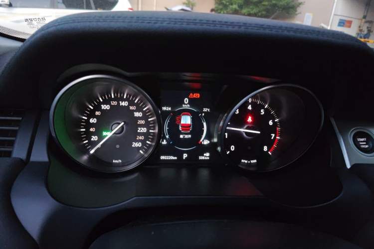 Used Land Rover Range Evoque 2018 240 PS SE Smart Brilliance Edition Instrument Cluster