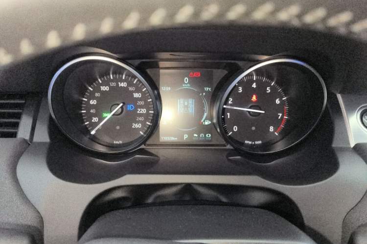 Used Land Rover Range Evoque 2018 240 PS SE Smart Brilliance Edition Instrument Cluster