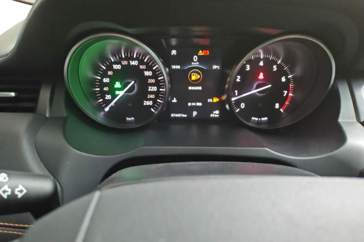 Used Land Rover Range Evoque 2018 240 PS HSE DYNAMIC All-Wheel Drive Edition Instrument Cluster