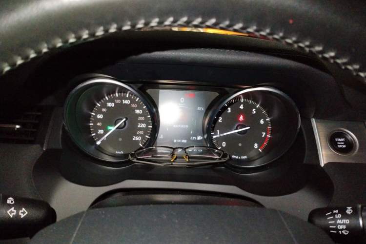 Used Land Rover Range Evoque 2018 240 PS SE DYNAMIC Smart Edition Instrument Cluster