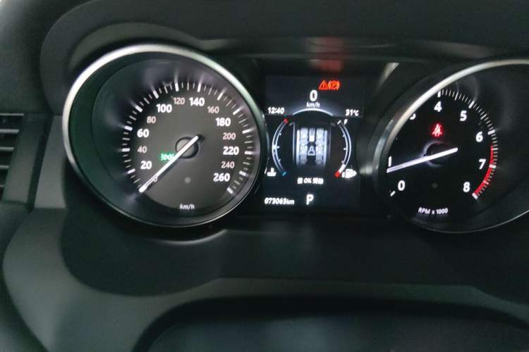 Used Land Rover Range Evoque 2018 240 PS SE DYNAMIC Smart Edition Instrument Cluster