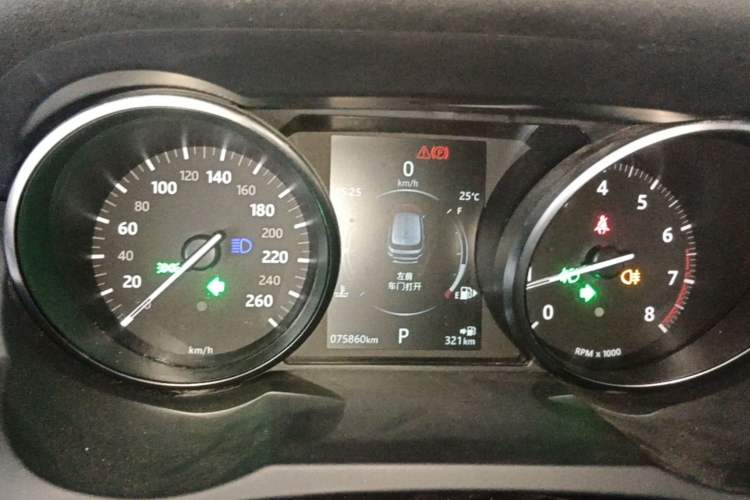 Used Land Rover Range Evoque 2018 240 PS SE DYNAMIC Smart Edition Instrument Cluster