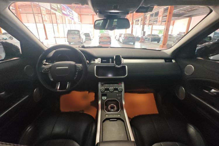 Used Land Rover Range Evoque 2018 240 PS SE Smart Brilliance Edition Interior 1
