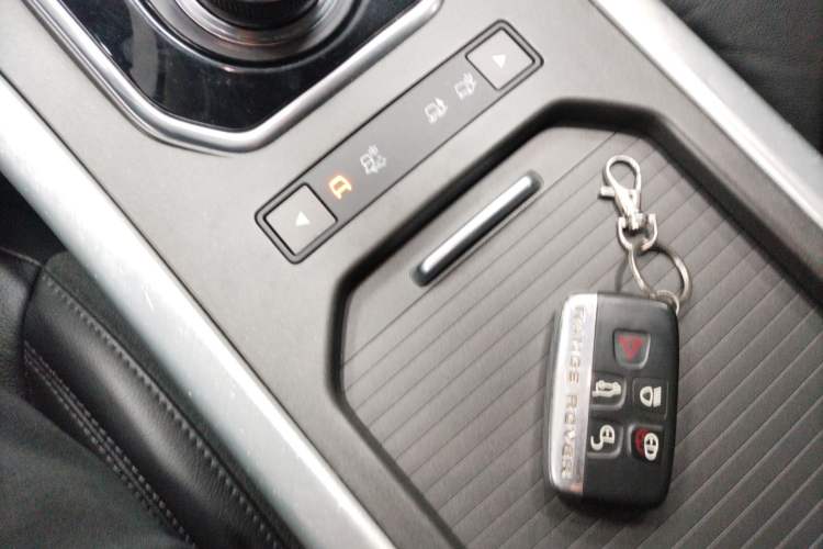 Used Land Rover Range Evoque 2018 240 PS SE Smart Brilliance Edition Interior 1