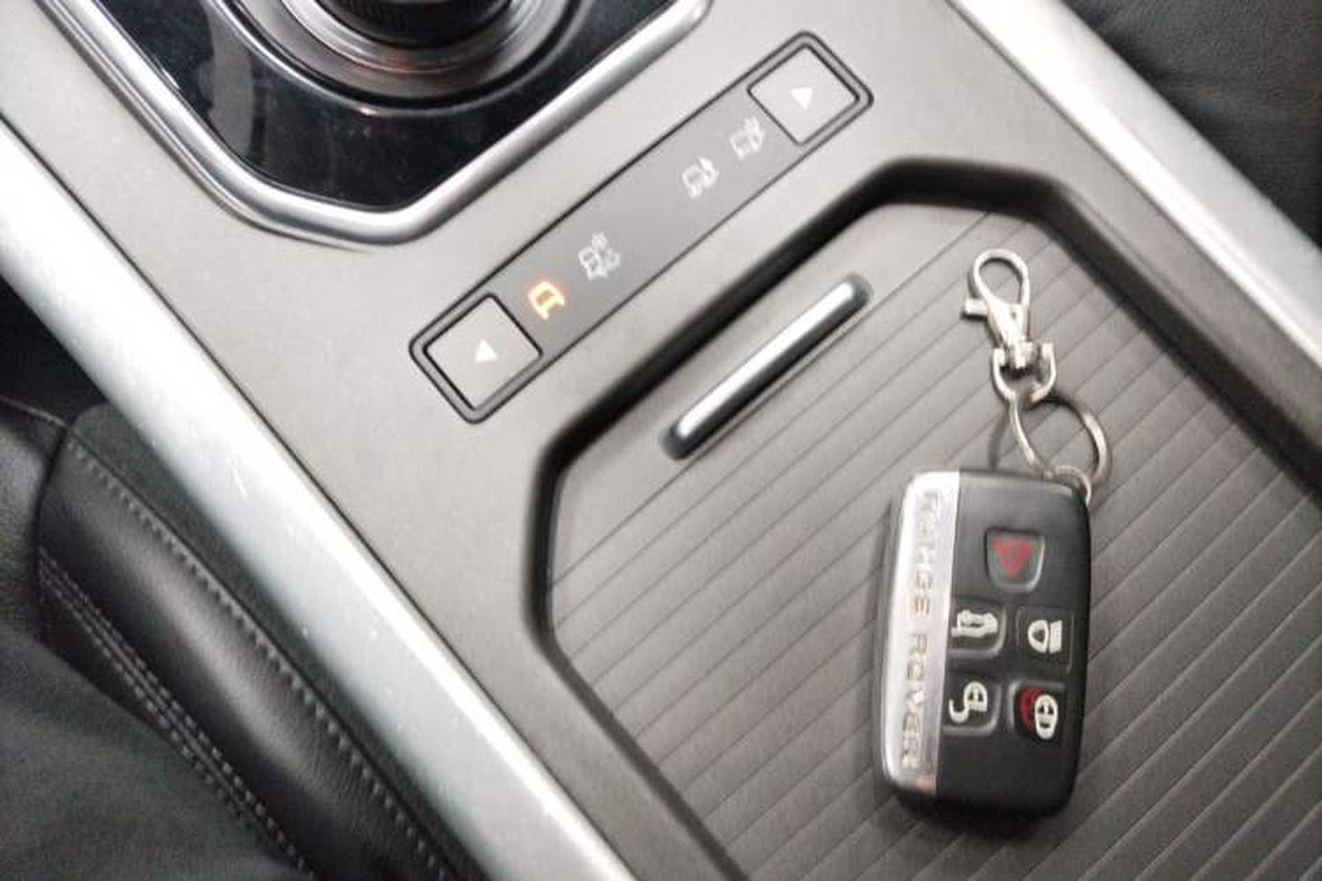 Used Land Rover Range Evoque 2018 240 PS SE Smart Brilliance Edition Interior 1