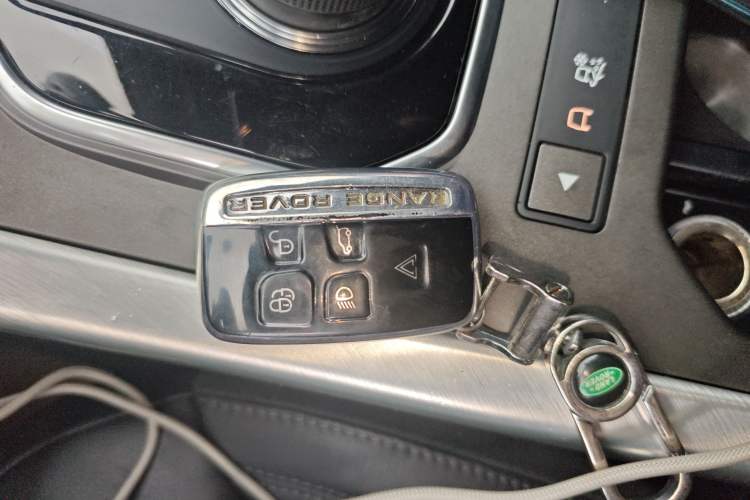 Used Land Rover Range Evoque 2018 240 PS SE Smart Brilliance Edition Interior 1