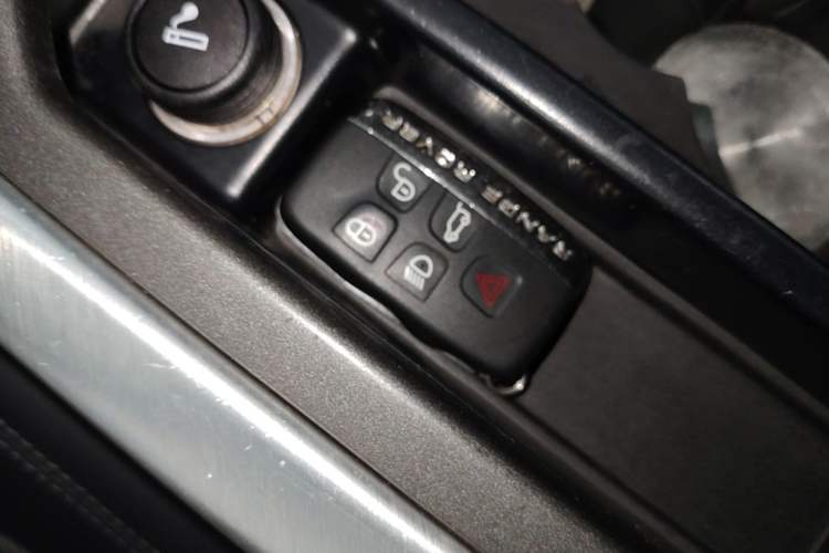 Used Land Rover Range Evoque 2018 240PS PURE Style Edition Interior 1