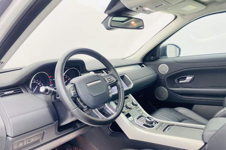 Used Land Rover Range Evoque 2018 240 PS SE Smart Brilliance Edition Interior 1