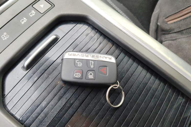 Used Land Rover Range Evoque 2018 240 PS SE DYNAMIC Smart Edition Interior 1