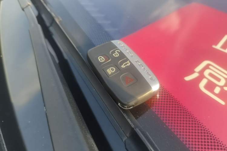 Used Land Rover Range Evoque 2018 240 PS SE Smart Brilliance Edition Interior 1
