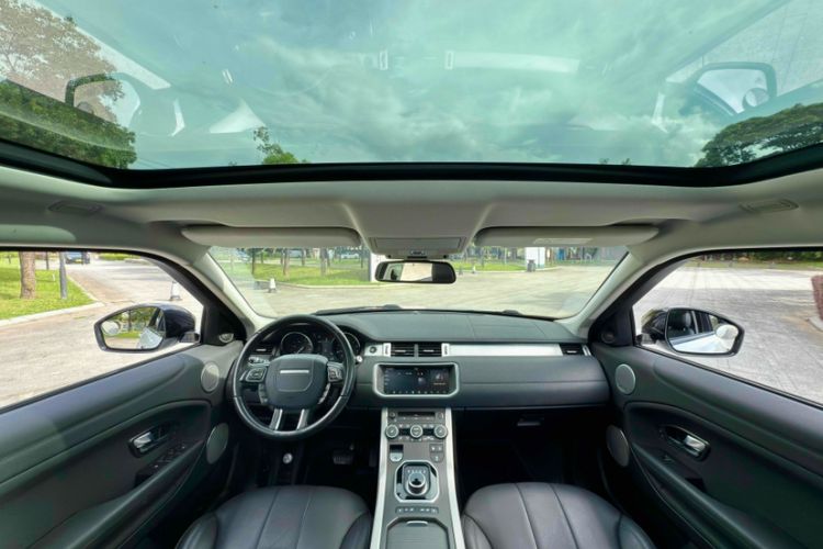 Used Land Rover Range Evoque 2018 240 PS SE Smart Brilliance Edition Interior 12