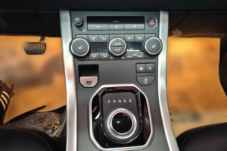 Used Land Rover Range Evoque 2018 240 PS SE Smart Brilliance Edition Interior 2