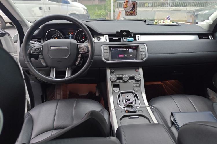 Used Land Rover Range Evoque 2018 240PS PURE Style Edition Interior 2