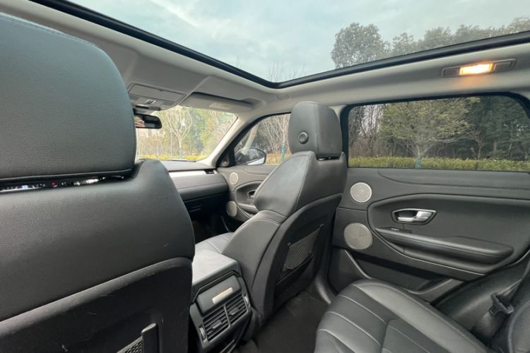 Used Land Rover Range Evoque 2018 240 PS SE Smart Brilliance Edition Interior 2