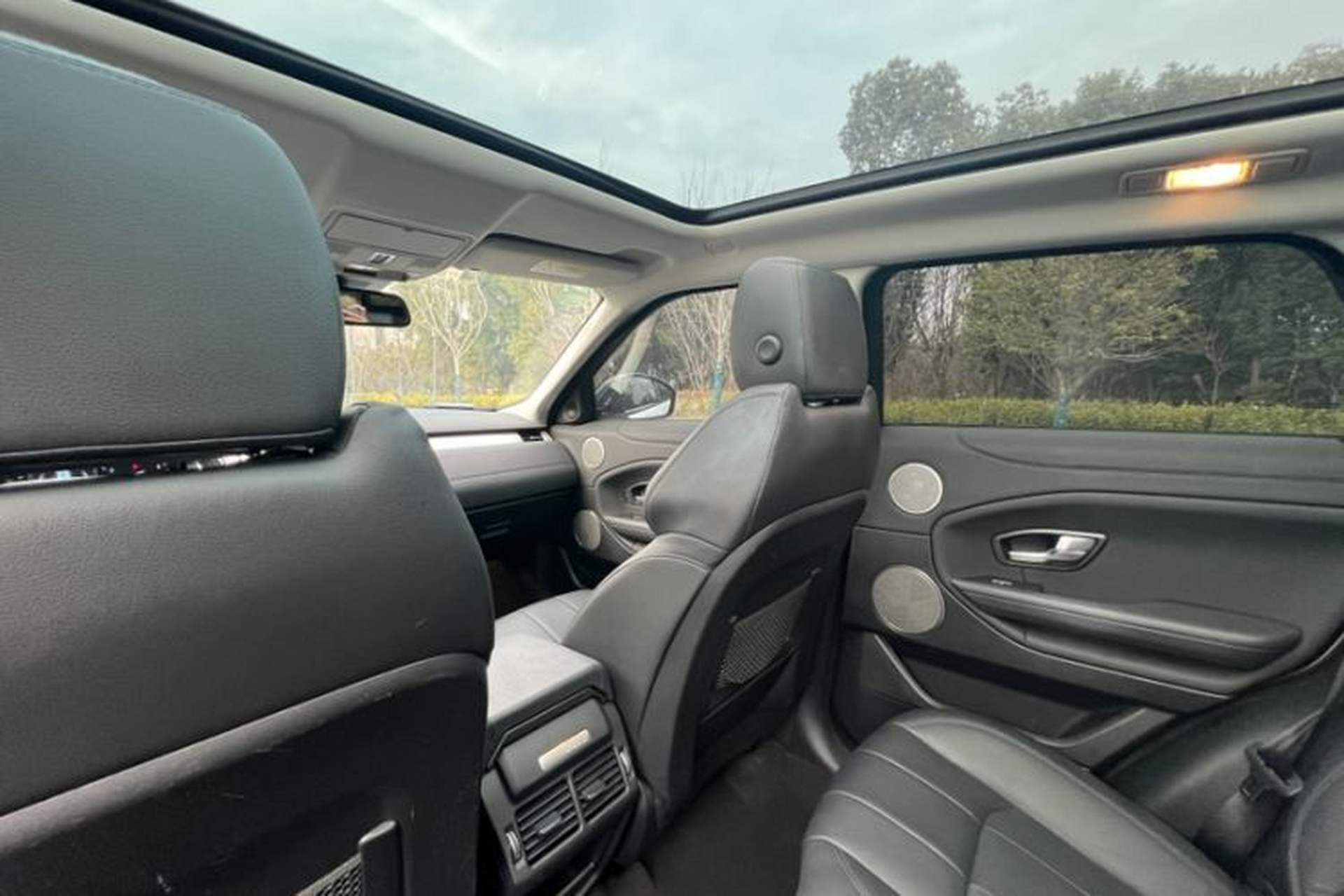 Used Land Rover Range Evoque 2018 240 PS SE Smart Brilliance Edition Interior 2