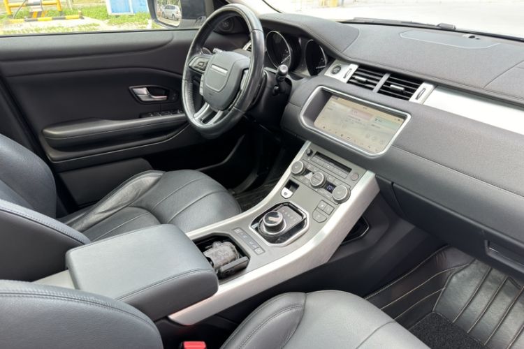 Used Land Rover Range Evoque 2018 240 PS SE Smart Brilliance Edition Interior 2