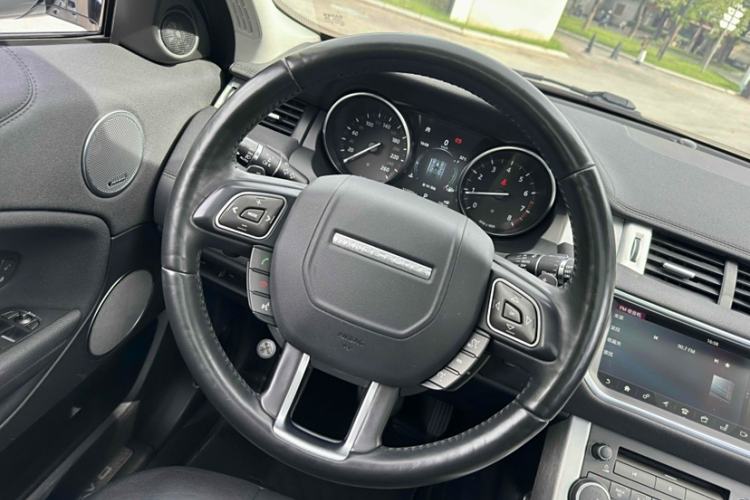 Used Land Rover Range Evoque 2018 240 PS SE Smart Brilliance Edition Interior 2