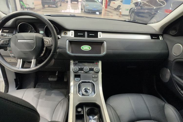 Used Land Rover Range Evoque 2018 240 PS SE DYNAMIC Smart Edition Interior 2