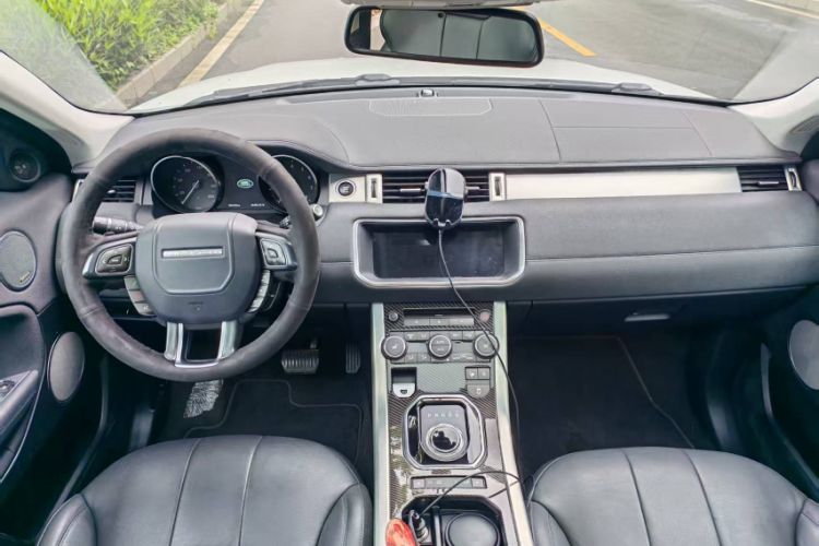 Used Land Rover Range Evoque 2018 240 PS SE Smart Brilliance Edition Interior 2