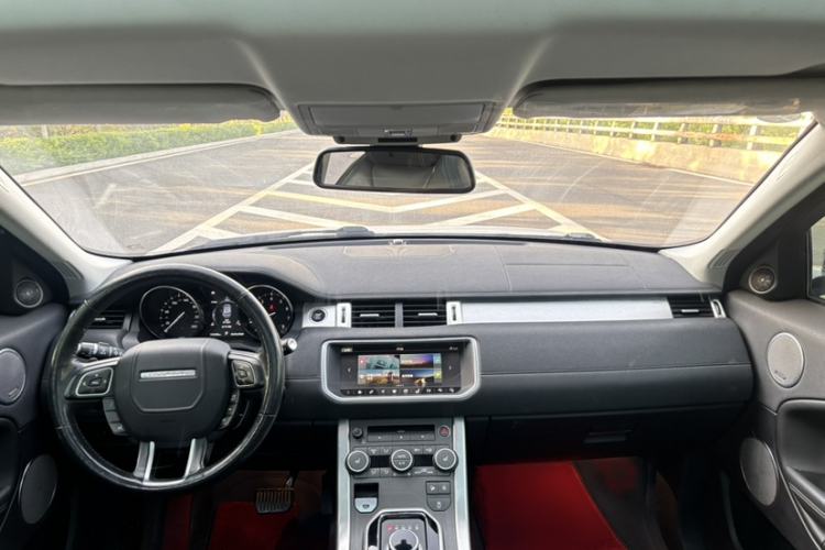 Used Land Rover Range Evoque 2018 240 PS SE DYNAMIC Smart Edition Interior 2