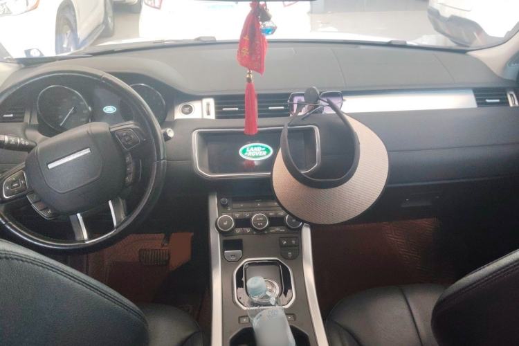 Used Land Rover Range Evoque 2018 240 PS SE Smart Brilliance Edition Interior 2