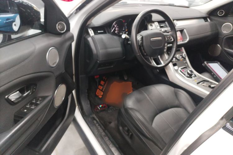 Used Land Rover Range Evoque 2018 240 PS SE Smart Brilliance Edition Interior 3