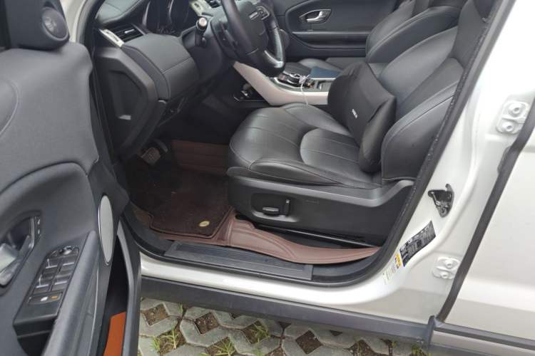 Used Land Rover Range Evoque 2018 240PS PURE Style Edition Interior 3