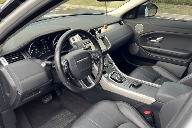 Used Land Rover Range Evoque 2018 240 PS SE Smart Brilliance Edition Interior 3