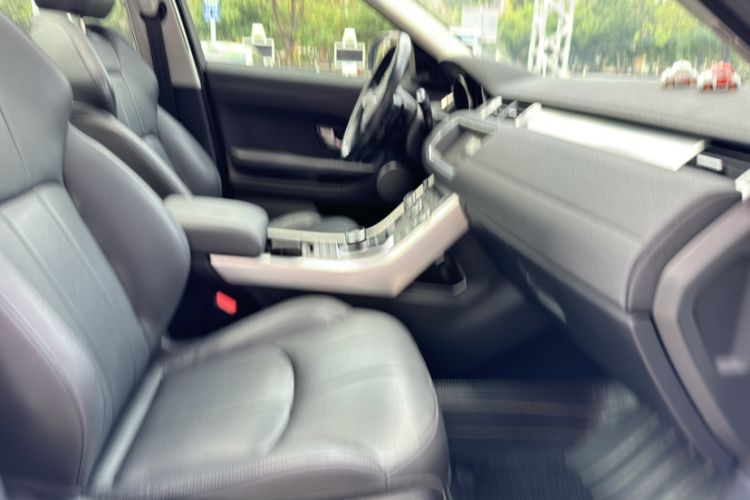 Used Land Rover Range Evoque 2018 240 PS SE Smart Brilliance Edition Interior 3