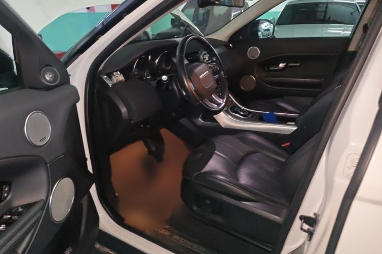 Used Land Rover Range Evoque 2018 240 PS SE DYNAMIC Smart Edition Interior 3
