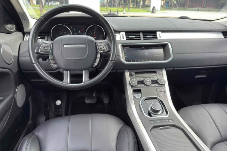 Used Land Rover Range Evoque 2018 240 PS SE Smart Brilliance Edition Interior 3