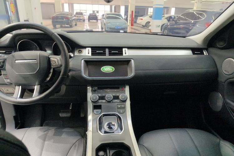 Used Land Rover Range Evoque 2018 240 PS SE DYNAMIC Smart Edition Interior 3