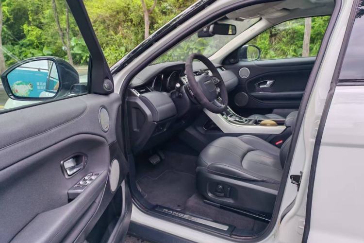 Used Land Rover Range Evoque 2018 240 PS SE Smart Brilliance Edition Interior 3