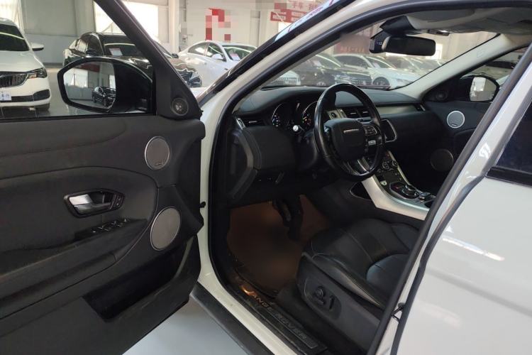 Used Land Rover Range Evoque 2018 240 PS SE Smart Brilliance Edition Interior 3